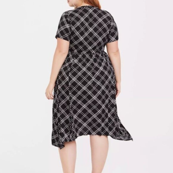 718-9 Torrid Plaid Button Front Challis Shirt sharkbite hem Dress Size 2 18/20 - Picture 11 of 16